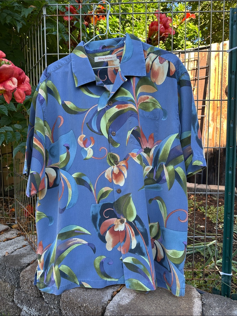 Tommy Bahama Blue Floral Leaf Print Camp Shirt-size XL 100% silk